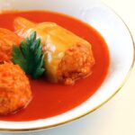 Tradycyjne przysmaki węgierskiej kuchni: Odkryj smaki Gulaszu i Paprykarzu!